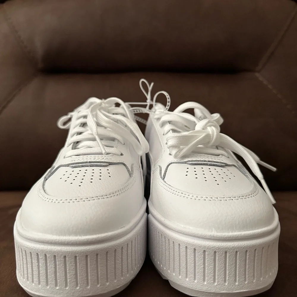 ♦️NEW♦️Puma Platform Tennis Shoes - Picture 1 of 6